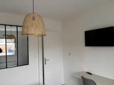 Télévision ou salle de divertissement dans l'établissement Appart en front de mer pour famille : Molène