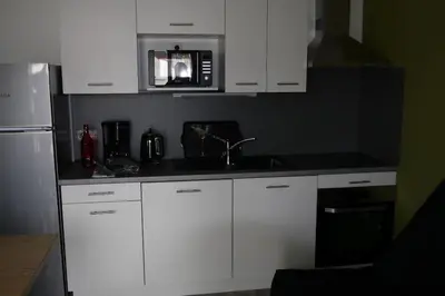 Cuisine ou kitchenette dans l'établissement Villa la garenne : Chausey