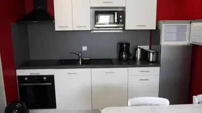 Cuisine ou kitchenette dans l'établissement Appart 4/6 pers proche centre et acces direct plage : Ouessant