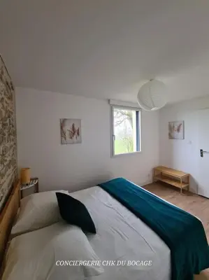 Un ou plusieurs lits dans un hébergement de l'établissement Le Petit Loup grande maison de charme en campagne