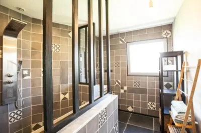 Salle de bains dans l'établissement Maison calme, près du puy du fou