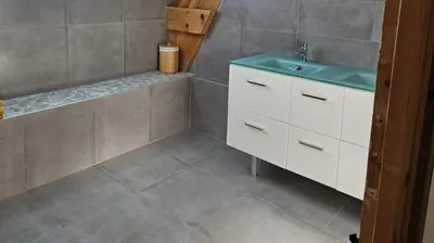 Salle de bains dans l'établissement L'Ecrin - Rubis