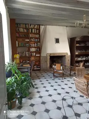 Bibliothèque dans la maison de vacances