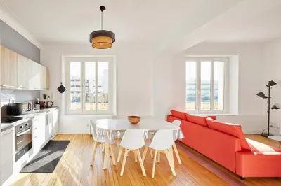 Cuisine ou kitchenette dans l'établissement Charme et confort entre jardin des plantes et LU