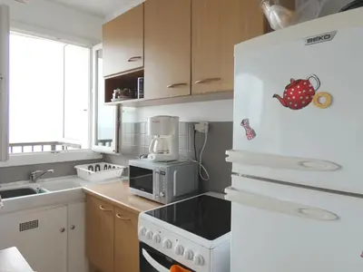 Cuisine ou kitchenette dans l'établissement Studio à deux pas de la plage à Saint-Jean-de-Monts - FR-1-323-415