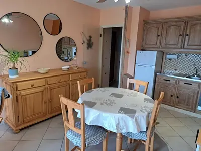 Cuisine ou kitchenette dans l'établissement Appartement à Saint Jean de Monts avec Balcon et WIFI - FR-1-323-508