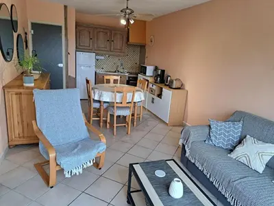 Cuisine ou kitchenette dans l'établissement Appartement à Saint Jean de Monts avec Balcon et WIFI - FR-1-323-508