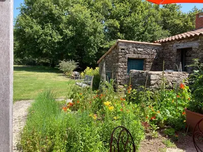 Jardin de l'établissement La Villa des Forges