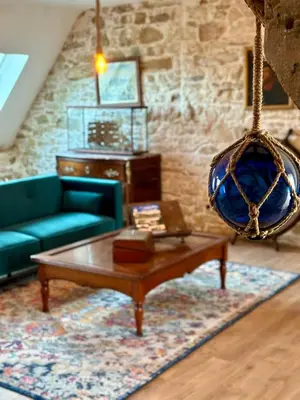 Coin salon dans l'établissement Château de la Pervenchère gîte Marin