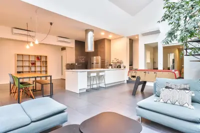 Coin salon dans l'établissement NOCNOC Loft L'atypique - 185m2 Centre de Nantes