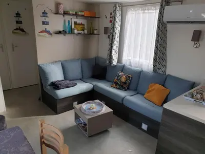 Coin salon dans l'établissement Mobile home 6 personnes