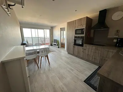 Cuisine ou kitchenette dans l'établissement Les sables d'or, vue mer, wifi et parking privé