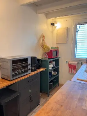 Cuisine ou kitchenette dans l'établissement Tiny House dans la verdure et le calme