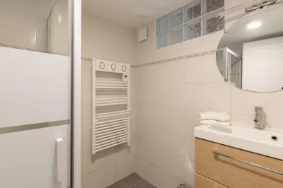 Salle de bains dans l'établissement La Merisolle - 850m mer - Wifi