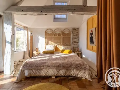 Un ou plusieurs lits dans un hébergement de l'établissement Charmante maison en Anjou Bleu, 2 pers, terrasse, poêle à bois, équipements bébé, cuisine équipée - FR-1-622-72