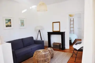 Coin salon dans l'établissement Maison de vacances de charmes au bord de la mer