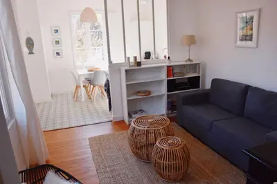 Coin salon dans l'établissement Maison de vacances de charmes au bord de la mer