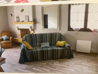 Coin salon dans l'établissement Maison rénovée 6 couchages, quartier calme près plage - FR-1-323-511