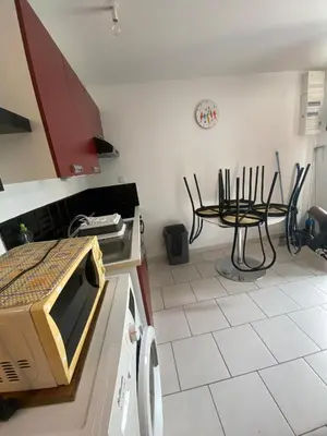 Cuisine ou kitchenette dans l'établissement Studio en bord de mer, tous commerces animations