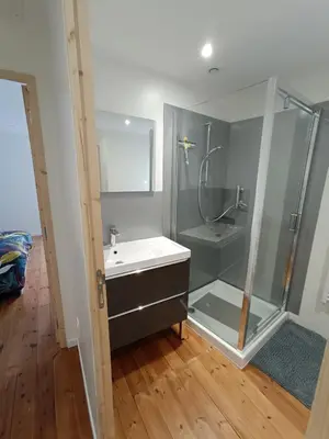 Salle de bains dans l'établissement Au coin de la rue