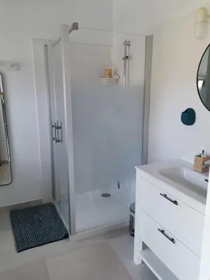 Salle de bains dans l'établissement Charmante maisonnée à la campagne