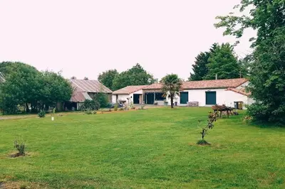 Jardin de l'établissement Charmante maisonnée à la campagne