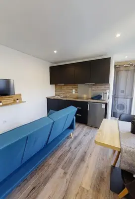 Cuisine ou kitchenette dans l'établissement Studio neuf à Bouguenais+terrasse+parking