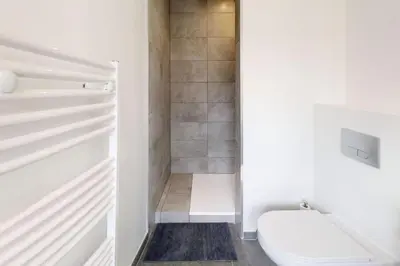 Salle de bains dans l'établissement Studio neuf à Bouguenais+terrasse+parking