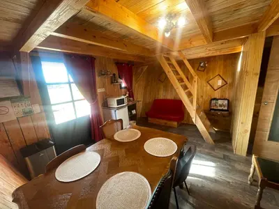Coin salon dans l'établissement La Cabane Féerique - Les Pieds dans le Pré