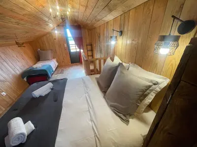 Un ou plusieurs lits dans un hébergement de l'établissement La Cabane Féerique - Les Pieds dans le Pré