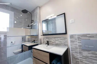 Salle de bains dans l'établissement Très Bel Appartement Spacieux et Central