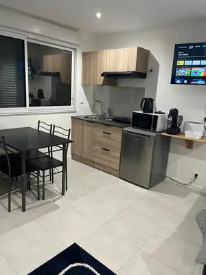 Cuisine ou kitchenette dans l'établissement Studio indépendant & lumineux
