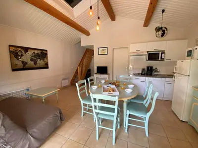 Cuisine ou kitchenette dans l'établissement Maison 2 chambres avec terrasse et parking près forêt, plage et pistes cyclables à Saint-Jean-de-Monts - FR-1-323-522