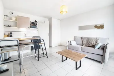 Cuisine ou kitchenette dans l'établissement Les Roses, Studio