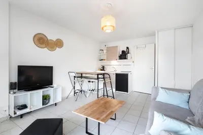 Cuisine ou kitchenette dans l'établissement Les Roses, Studio