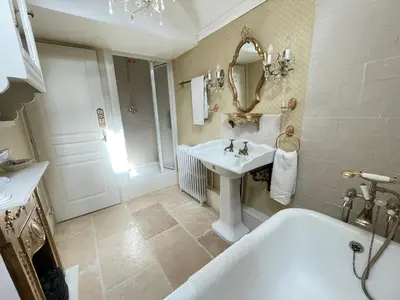 Salle de bains dans l'établissement Chambre de charme dans un jardin de 1500m2