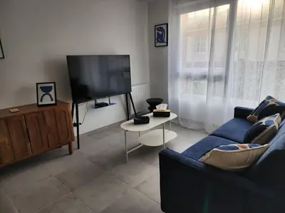 Télévision ou salle de divertissement dans l'établissement Appartement Plein Centre