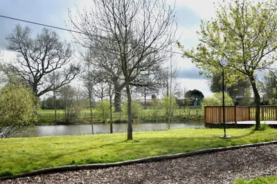 Jardin de l'établissement Studio privatif tout équipé dans résidence de l'hôte