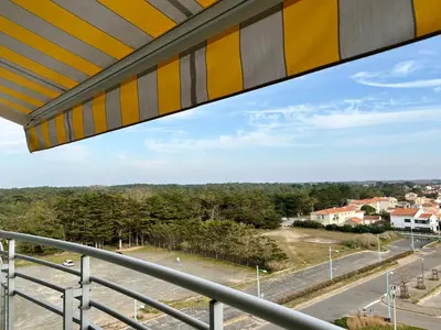 Balcon ou terrasse dans l'établissement Appartement 1 chambre pour 4 à Saint-Jean-de-Monts, proche plage - FR-1-323-515