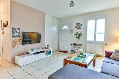 Télévision ou salle de divertissement dans l'établissement Les Pinsons - Jardin - Parking - Wifi