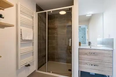 Salle de bains dans l'établissement Le Crépuscule - Appartement terrasse et parking