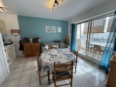 Cuisine ou kitchenette dans l'établissement Appartement 2 pièces, 5 couchages, parking privé, proche plage et commerces, Saint-Hilaire-de-Riez - FR-1-224C-287