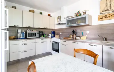 Cuisine ou kitchenette dans l'établissement Lovely Home In La Bernerie-En-Retz