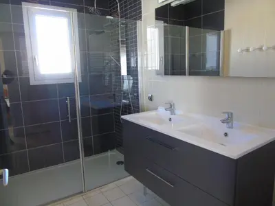Salle de bains dans l'établissement La Garenne