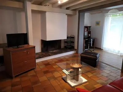 Télévision ou salle de divertissement dans l'établissement La Capeline