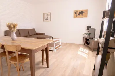 Télévision ou salle de divertissement dans l'établissement La Vie En Gîte (Le Vintage)