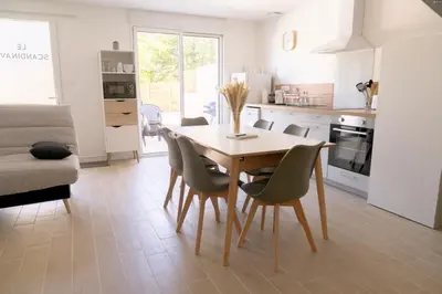 Cuisine ou kitchenette dans l'établissement La Vie En Gîte (Le Scandinave)