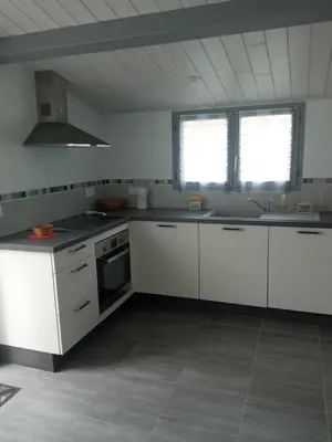 Cuisine ou kitchenette dans l'établissement maison rénovée en 2022