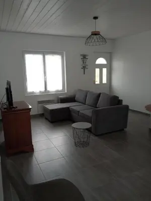 Coin salon dans l'établissement maison rénovée en 2022