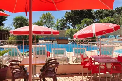 Piscine de l'établissement Bungalow Charmant à La Baule, Piscine ou située à proximité